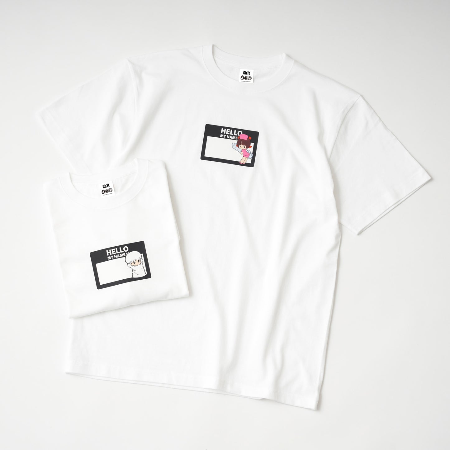 【予約商品】<ARC>HELLO MY NAME IS(ピノコ)Ⅲ Tシャツ WHITE【お届けは24年2月下旬より順次】