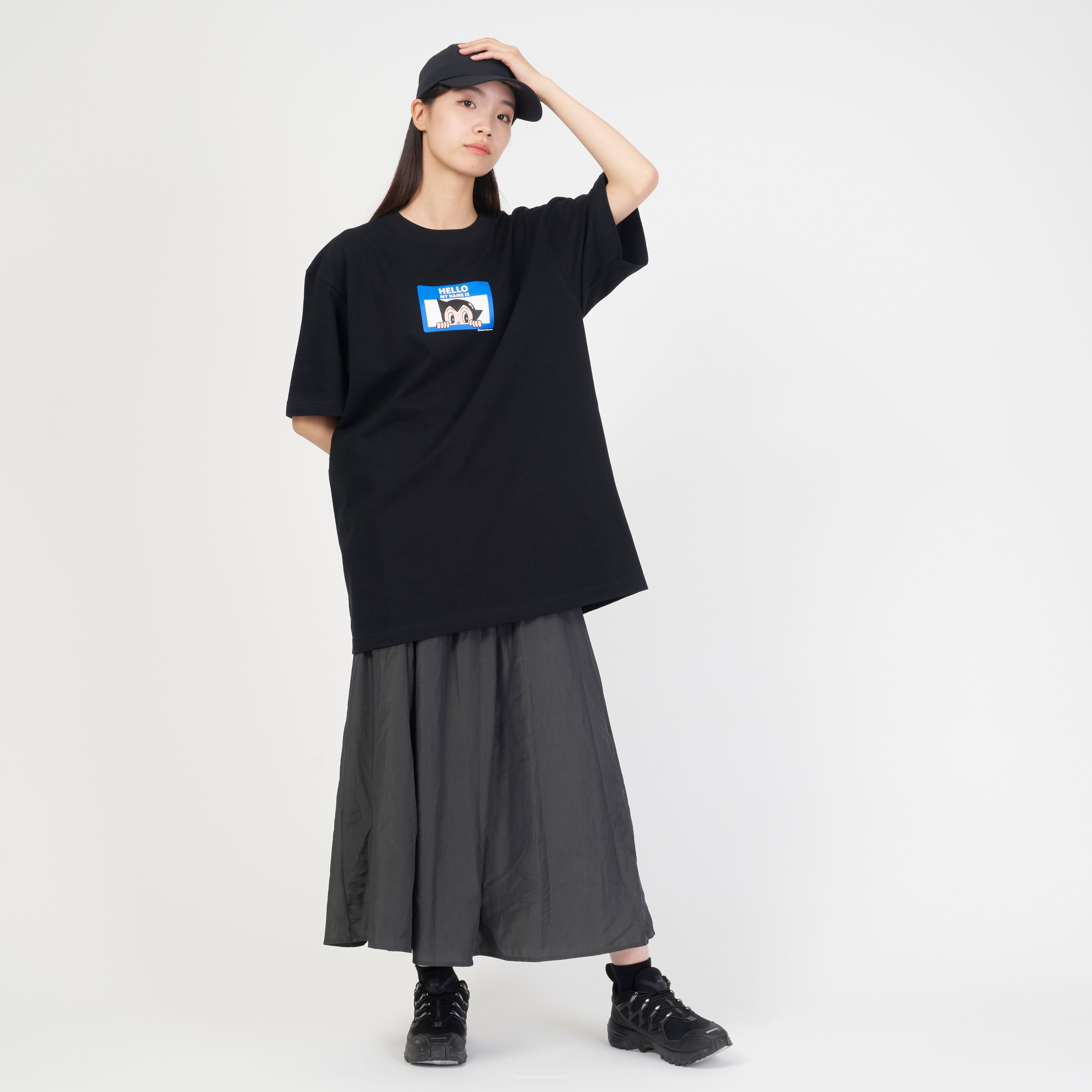 ＜ARC＞HELLO MY NAME IS（ATOM）Tシャツ　BLACK×BLUE