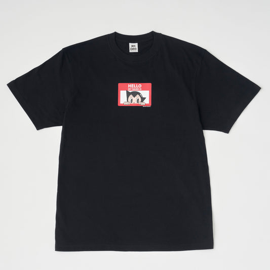 ＜ARC＞HELLO MY NAME IS（ATOM）Tシャツ　BLACK×RED