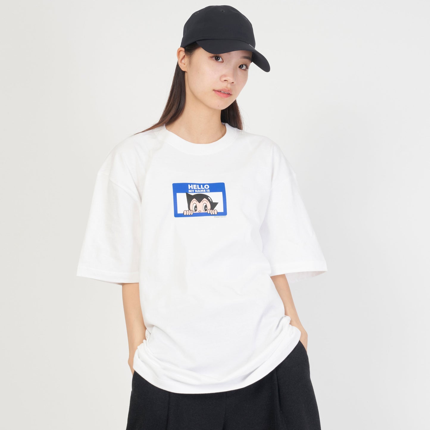 ＜ARC＞HELLO MY NAME IS（ATOM）Tシャツ　WHITE×BLUE